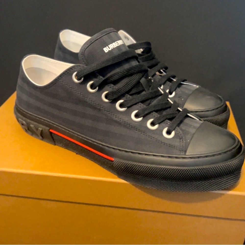 COPY - Burberry shoes size 10.5 for men - Picture 1 of 3